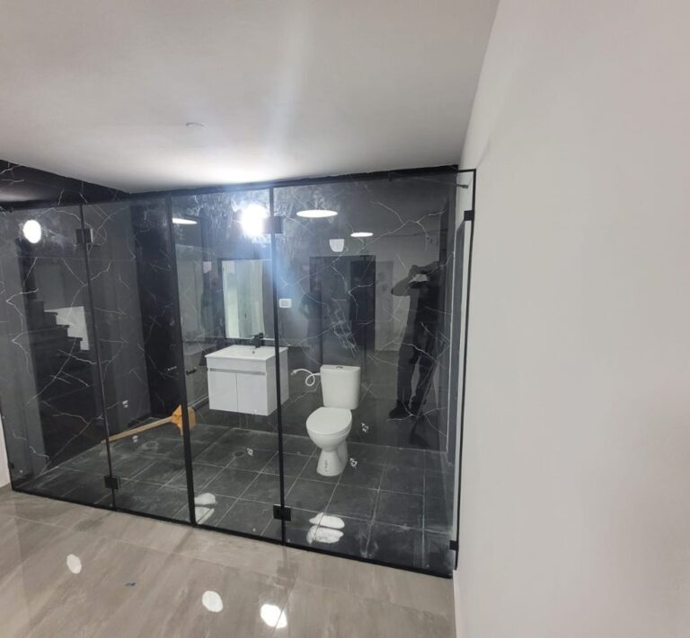 Shower3-pr9ruu9tmjny4moz559zitr72waco5lzindduyi8eo